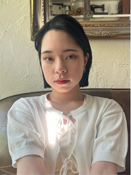 ベル 銀座並木通り店(Belle) すとんとしたミニボブ×おでこを出した綺麗めスタイル