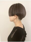 パープルハイライトの刈り上げショート