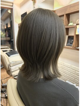 スローリー(slowly) 20代30代40代◎ミディアム/くびれレイヤー/アディクシーカラー