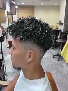 ビーリボーンヘアーズ(Be Reborn HAIRS) ツイストスパイラル×白メッシュ×フェード