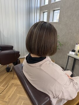 イッキ(IKKI) ハイライトボブグレージュ白髪ぼかし