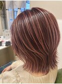 白髪ぼかしハイライトカラーピンクベージュショートウルフ50代