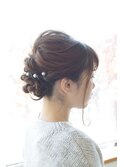 波ウェーブを使わない大人なヘアアレンジ