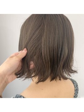 ネオリーブ クーロ(Neolive curro) 透明感たっぷりアッシュベージュ♪