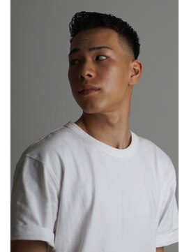 にもう ワイルドアップバングベリーショートスキンフェードサマーヘア