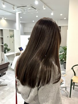 ユエン(YUEN) ダークグレージュ