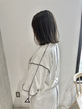 ヨーク(YOKE) YOKE 切りっぱなしボブレイヤーボブオリーブグレージュ