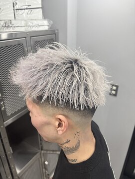 刈部倶楽舞 難波店 スキンフェード×ホワイトカラー