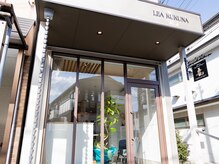 Lea kukuna【2/1オープン（予定）】の雰囲気（光が差し込む清潔感ある路面サロン）