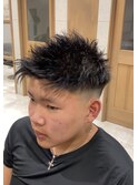 爽やかさと男らしさを両立したフェード×スパイキーショート