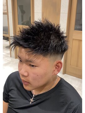 ロイ(ROY) 爽やかさと男らしさを両立したフェード×スパイキーショート
