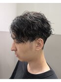 センターパート×緩めツイストスパイラルパーマ
