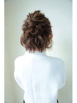 ヘアメイク シュシュ(Hair make chou chou) ボブねじりハーフアップスタイル【chou-chou 北林夏実】