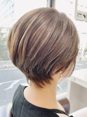 【明るいグレイカラー】でつくる抜け感ショート