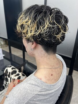 モノ アンド イニ(Mono & inni) メンズパーマ