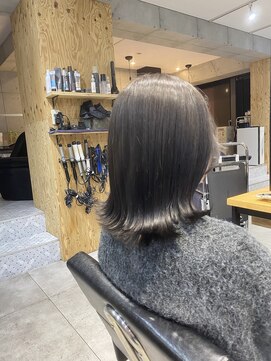 ネウィ 池袋(newi) 切りっぱなしボブ