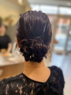 クーレ ビオトープ(+ CURE biotope) シニヨン風アレンジ