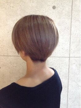 ヘアーアンドメイク シック(Hair&Make CHIC)の写真/気になる白髪をしっかりカバーして、若々しく綺麗な髪色をキープ♪艶感の出る上品な仕上がりに☆