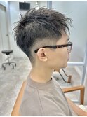 ツーブロック刈り上げ短髪束感アップバングショートメンズヘア