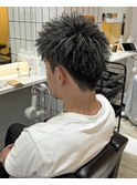 短髪スパイキーアップバングメッシュカラー