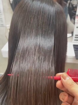 アダ(ADA)の写真/[縮毛9900円～]もう傷まない縮毛矯正で、諦めていた艶と柔らかさが叶う！自然で美しいストレートヘアへ♪