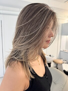 ノラ ウメダ(NORA UMEDA) ハイライトバレイヤージュミルクティーグラデーション