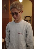 エディ(Edy)&nbsp;スパイキーショート刈り上げ抜きっぱなしブロンド眉毛カット