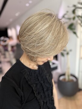 ステア ケース(stair case) 白髪活かしリタッチ×ハイライト　60代の白髪活かし