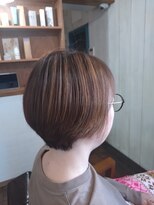 ワイエス(YS)&nbsp;細ハイライト×丸みショートボブ