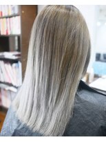 ラルゴ(LARGO) バレイヤージュでハイグレージュ