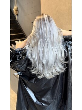 ルーツ(Roots) ホワイトシルバー/シャドウルーツ/