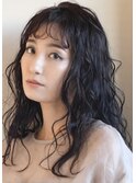 黒髪ウェーブロング