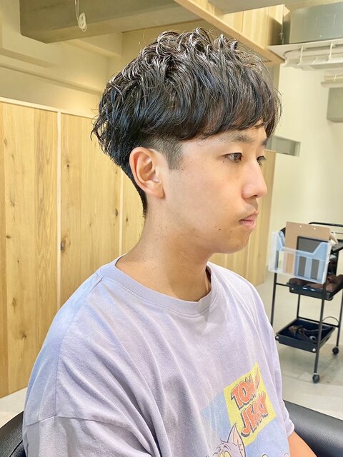 20代30代40代メンズショートフェザーマッシュツーブロック