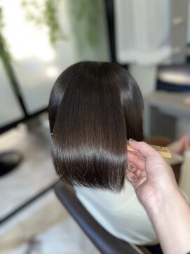 アールサロン アオヤマ(Rr SALON AOYAMA) 艶ボブ