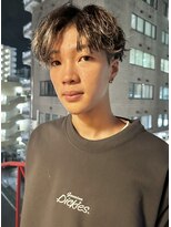 ロミーオム 本厚木(ROMMY. Homme)&nbsp;刈り上げツーブロックセンターパートニュアンスパーマメンズヘア