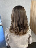 毛先ベージュカラー