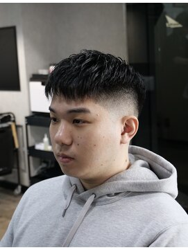 ニューオールド 三軒茶屋(NEW OLD) ナチュラルクロップフェードスタイル