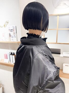 ラミエ バイ メルト 吉祥寺(lamie by melt) "久保田"刈り上げボブ地毛風カラーストレートヘアミニボブ