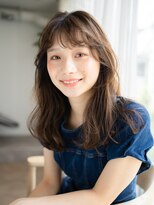 マグノリア オモテサンドウ(MAGNOLiA Omotesando) 顔まわりのインナーレイヤーで作る抜け感ロング・・・HINATA