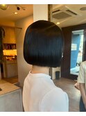 グレージュ切りっぱなしボブ前髪ありミニボブミルクティベージュ