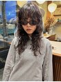 ホロ(hollo)&nbsp;複雑履歴でも、ダメージレスにパーマしてます◯