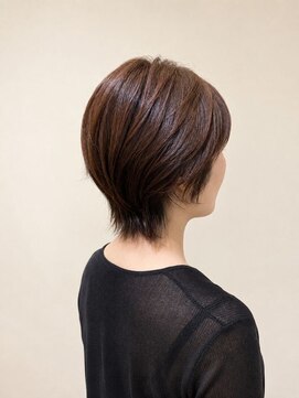 ウミト(Umito) 艶めくオレンジブラウン×くびれショート