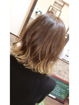 カットハウスジャックポット(Cut House Jackpot) 外ハネがかわいい切りっぱなしロブ☆