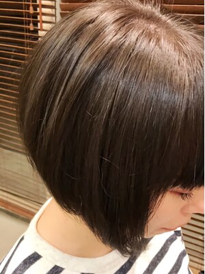 電子トリートメント使用でダメージレスに艶感UP！ナチュラルな縮毛矯正で憧れのストレートヘアが実現♪