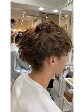 アリーズ シブヤ(ALLYS shibuya) ツイストスパイラルパーマ  ツーブロック 無造作 カーキベージュ