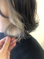 アドラーブル 万代店 (adorable)&nbsp;10代20代/インナーカラー×ホワイトブロンド×くせ毛風ボブ