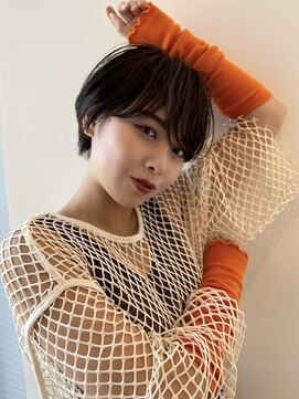 イヴォークトーキョーオーサカ(EVOKE TOKYO osaka) 丸み ウザバング 耳かけ ショート 抜け感 おしゃれ 暗髪 艶髪