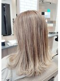 ダウンスタイルもアップスタイルも可愛く