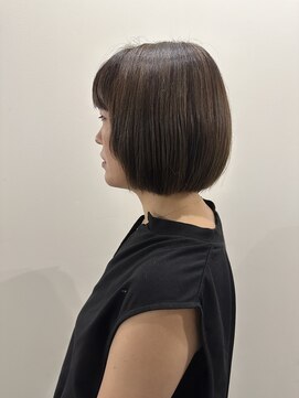 ゼンドットカラスマ(Zen.karasuma) 白髪ぼかしハイライト×ボブ