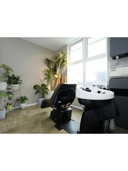 凝り固まった日々の疲れを解消×じっくり揉み解して眠気を誘う至福のヘッドスパ★アロマの香りで癒されて…